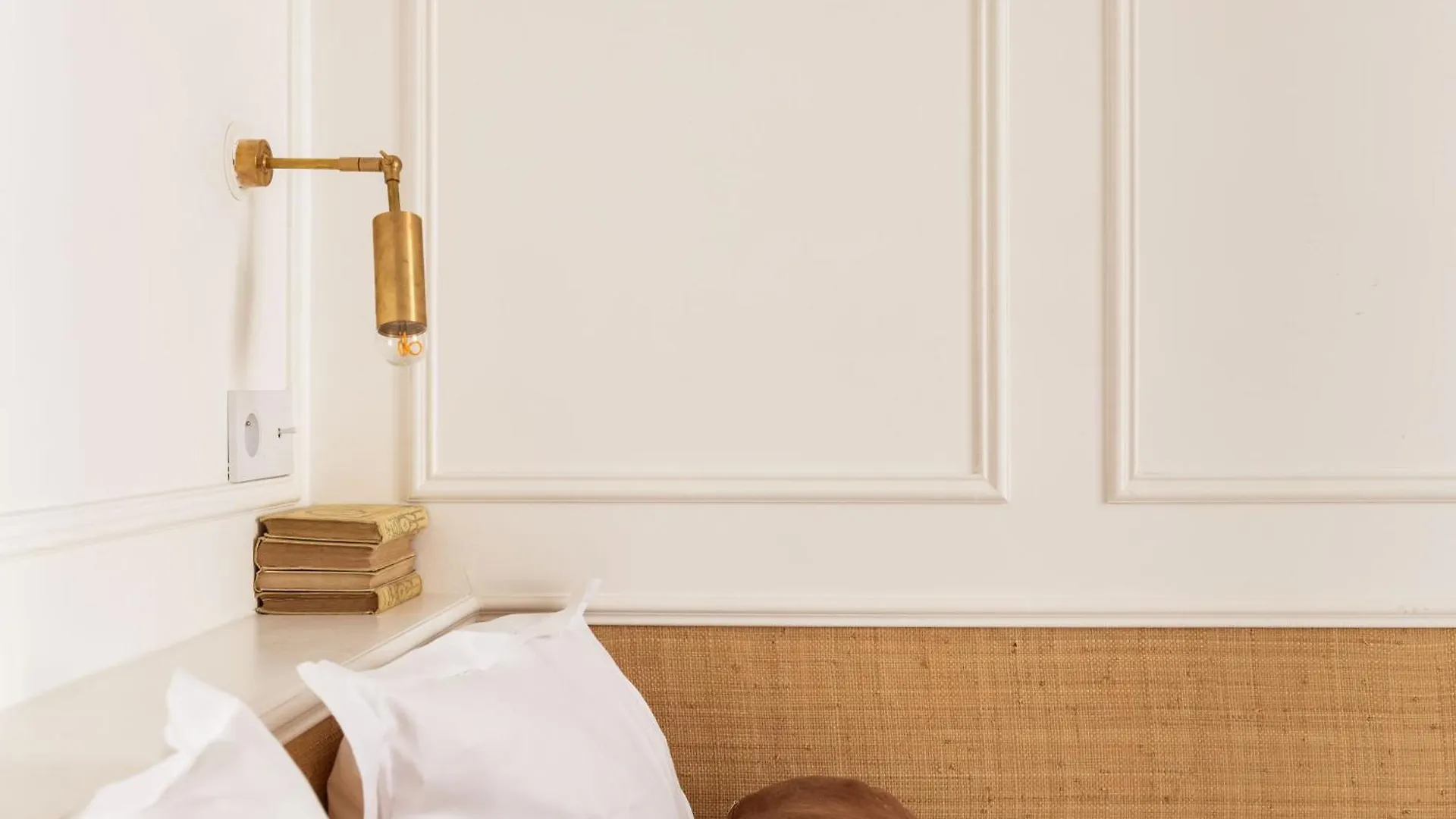Hotel Maison Traversiere Paris
