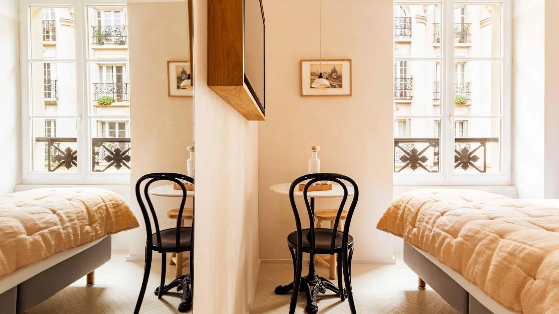 Hotel Maison Traversiere Paris