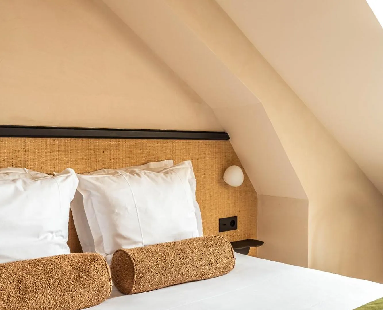 Hotel Maison Traversiere Paris